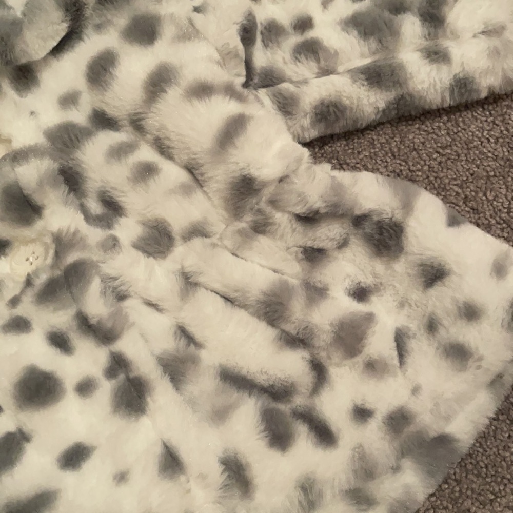 First Impressions Snow Leopard Jacket - Picture 5 of 8